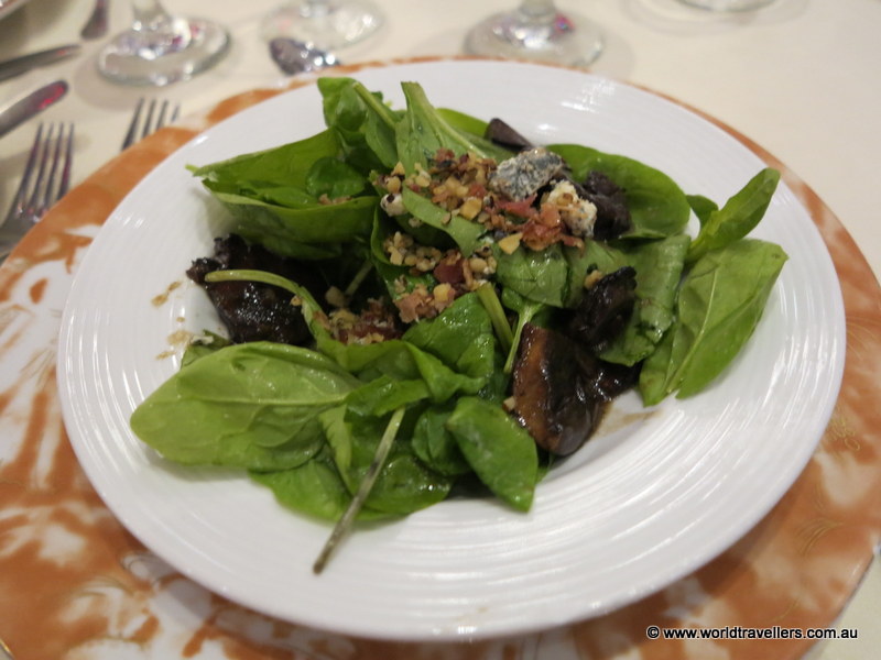 spinach and walnut salad
